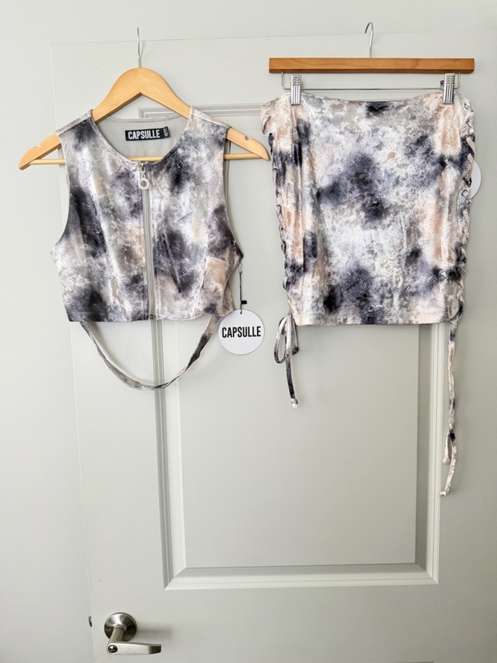 Tie-Dye Crop Tank & Ruched Mini Skirt Set - Gray/Black - Picture 2 of 3